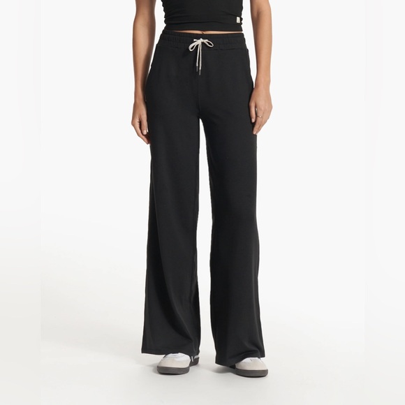 Vuori Pants - Final price Vuori Daily wide leg size Small like new- Short